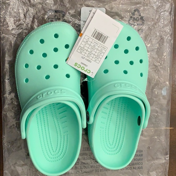 CROCS Shoes - Women’s Classic Crocs- neo mint, roomy fit